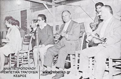Φώτω Στράτου, Σωτηρία Μπέλου, Στράτος Παγιουμτζής, Αργύρης (ακορντεόν), σε κάποιο πανηγύρι κοντά στο Μενίδι (1959)