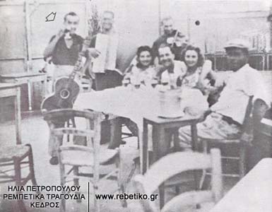 Ο Πετσάς (βέλος) με την παρέα του, στα χρόνια της Κατοχής