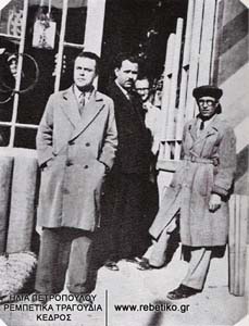 Ο Νίκος Ρούτσος με φίλους του στην Κυψέλη (1938)