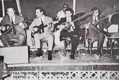 Ο Μίγκος, ο Γρηγόρης ο κιθαρίστας, ο Γιώργος Προπατορίδης, ο Σωκράτης και, πίσω, ο Πολ ο κεφάτος στην "Βεντέτα" της Θεσσαλονίκης (1967)