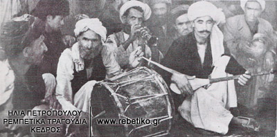 Σύγχρονη λαϊκή κομπανία του Αφγανιστάν (διακρίνεται ένας ταμπουράς)