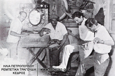 Φωτογραφία από την ταβέρνα του Ρίκου Νερατζάνη, στις αρχές τις δεκαετίας  του 1960.
