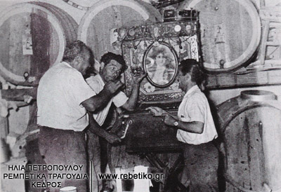 Σκηνή από την ταβέρνα του Ρίκου Νερατζάνη, στις αρχές της δεκαετίας του 1960