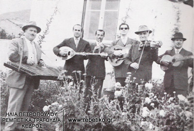 Ο Παλαιολόγος, ο Λάφκας, ο Καρακός, ο Γιώργος ο κιθαρίστας, ο Βαγγέλης ο ναύτης κι ο Ρούκουνας σε κάποιο πανηγύρι, το 1952