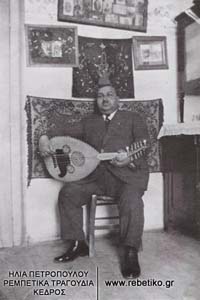 Ο Τομπούλης στο σπίτι του, στα Πατήσια, το 1930