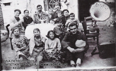 Φωτογραφία της παρέας του Ρίκου, στο Γαλάτσι (1940)