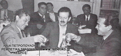 Ο Νίκος Μάθεσης με τον Βασίλη Τσιτσάνη το 1951
