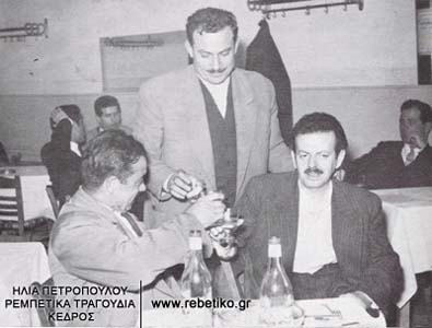 Ο Νίκος Μάθεσης με τον Βασίλη Τσιτσανη, στου Χειλά, το 1951