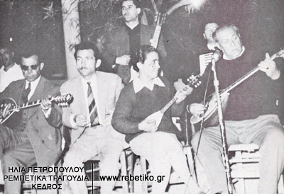 Ο Κερομύτης, ο Μαγνίσαλης, η Μπέλου, ο Μάρκος, ο Σαμιώτης (όρθιος), σε κάποιο εξοχικό της Νέας Φιλαδέλφειας (1953)