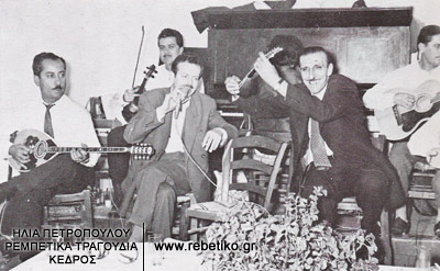 Ο Ανέστης Αθανασίου, ο Τσιτσάνης, ο Παπαϊωάννου κι ο βιολιτζής Λουκάς Καρμανιόλας (απεβίωσε το 1972). Η φωτογραφία είναι του 1952