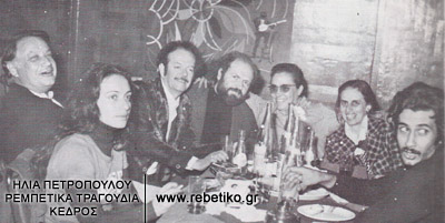 Ο Βασίλης Τσιτσάνης με τον Γιώργο Σαββίδη, τον Γιάννη Μαρκόπουλο, την Σωτηρία Μπέλου, την Λένα Σαββίδη και δύο ηθοποιούς (Καισαριανή, 5-11-1973)