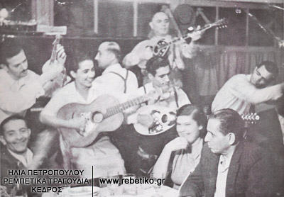 Τσιτσάνης, Μπέλου, Τουρκάκης, Κερομύτης, Περιστέρης (πιάνο) και Κασιμάτης (όρθιος), στο "Ροσινιόλ" (1948)